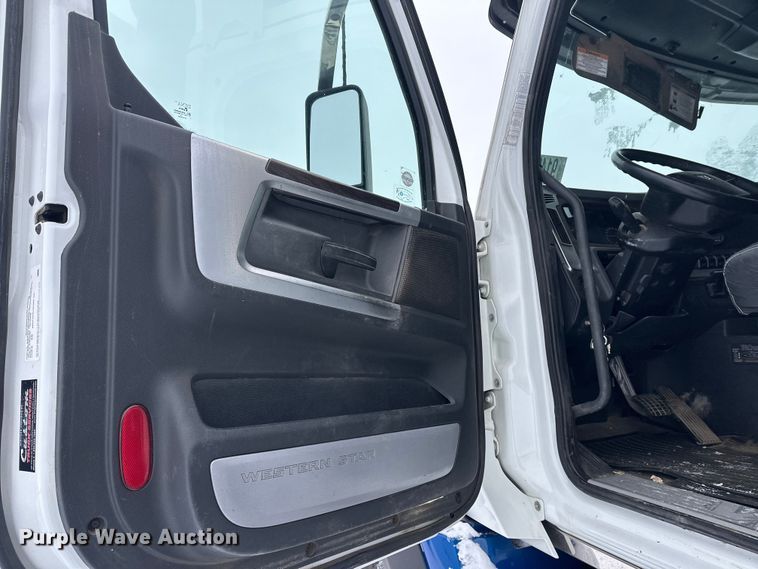 image for item YA1625 2024 Western Star 47X hydrovac truck