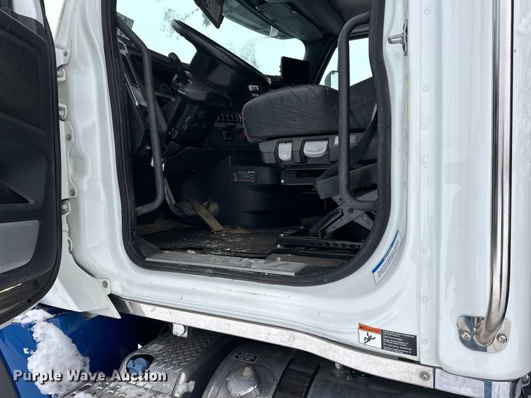 image for item YA1625 2024 Western Star 47X hydrovac truck