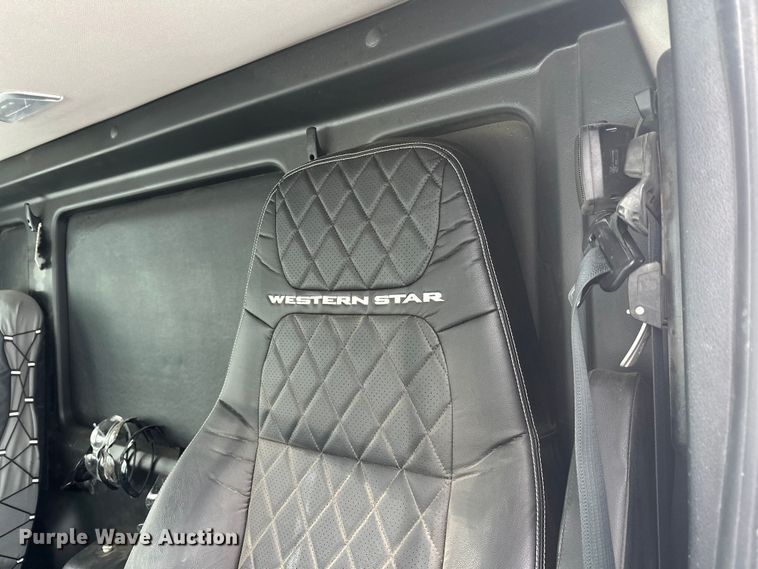 image for item YA1625 2024 Western Star 47X hydrovac truck