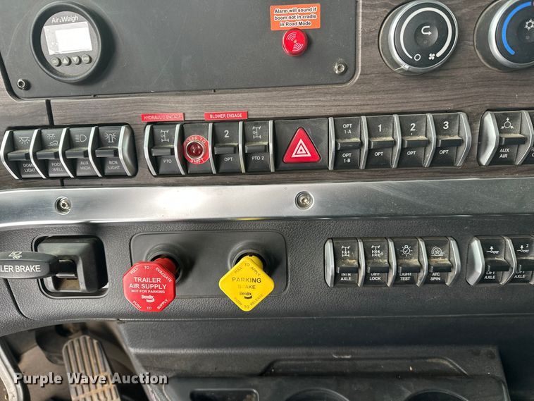 image for item YA1625 2024 Western Star 47X hydrovac truck