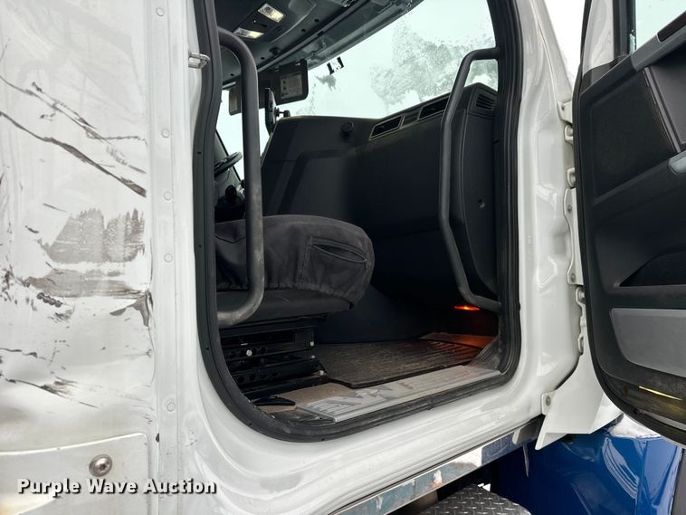 image for item YA1625 2024 Western Star 47X hydrovac truck