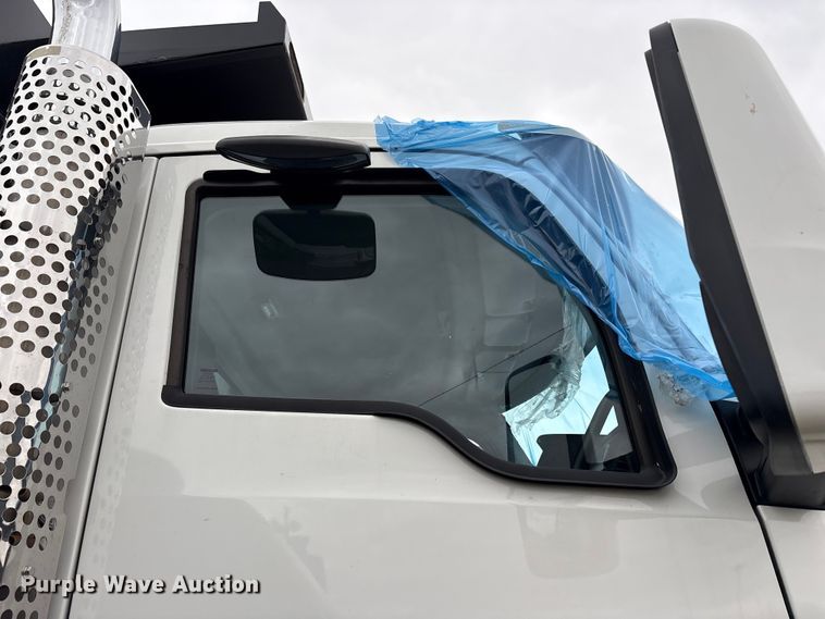 image for item YA1627 2025 Kenworth  T880 dump truck