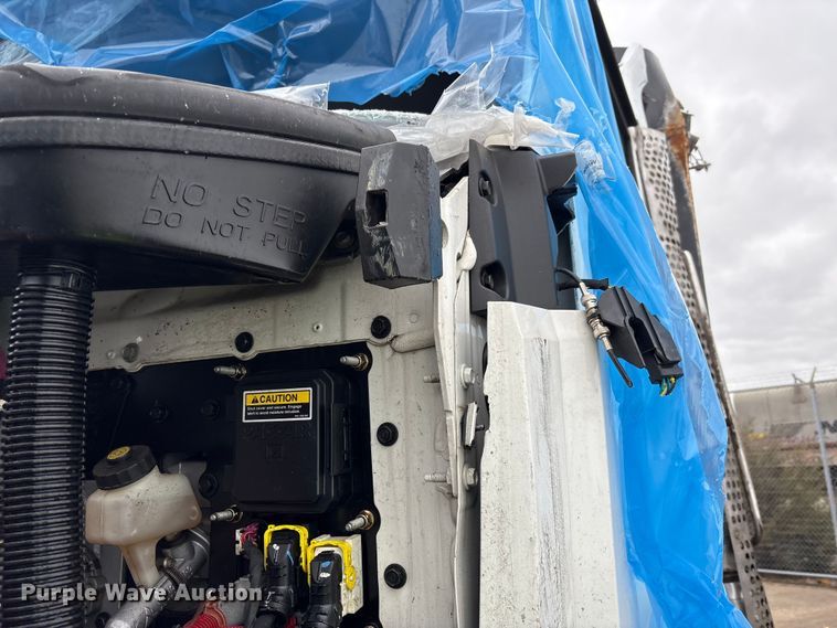 image for item YA1627 2025 Kenworth  T880 dump truck