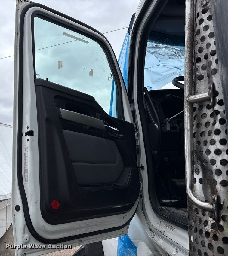 image for item YA1627 2025 Kenworth  T880 dump truck