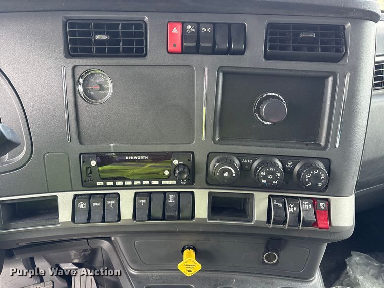 image for item YA1627 2025 Kenworth  T880 dump truck