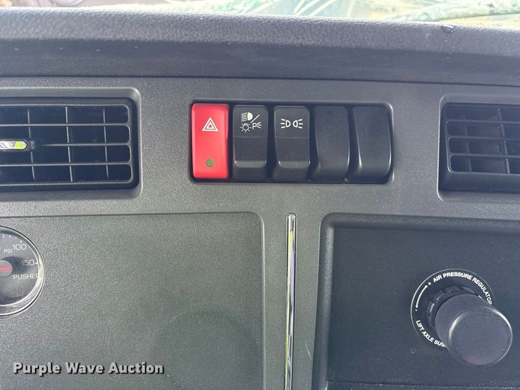 image for item YA1627 2025 Kenworth  T880 dump truck