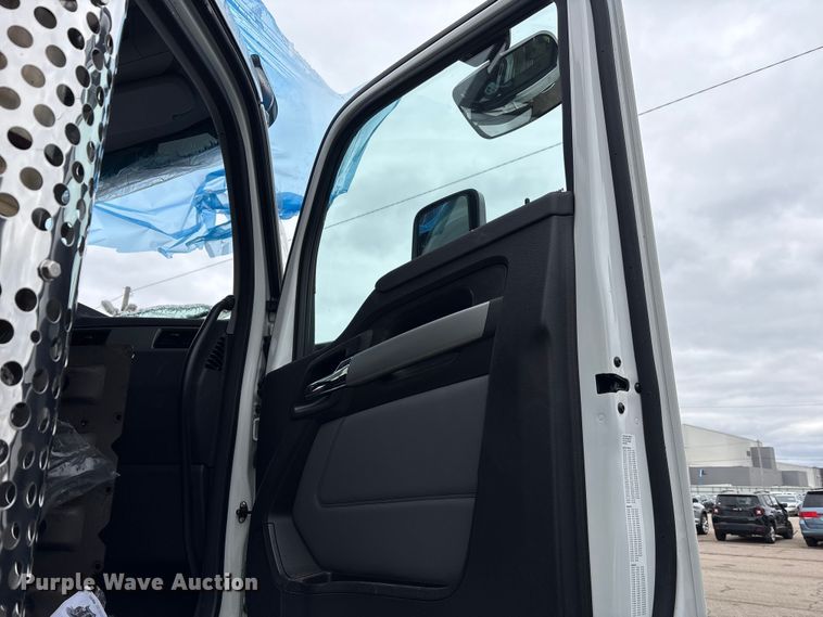 image for item YA1627 2025 Kenworth  T880 dump truck