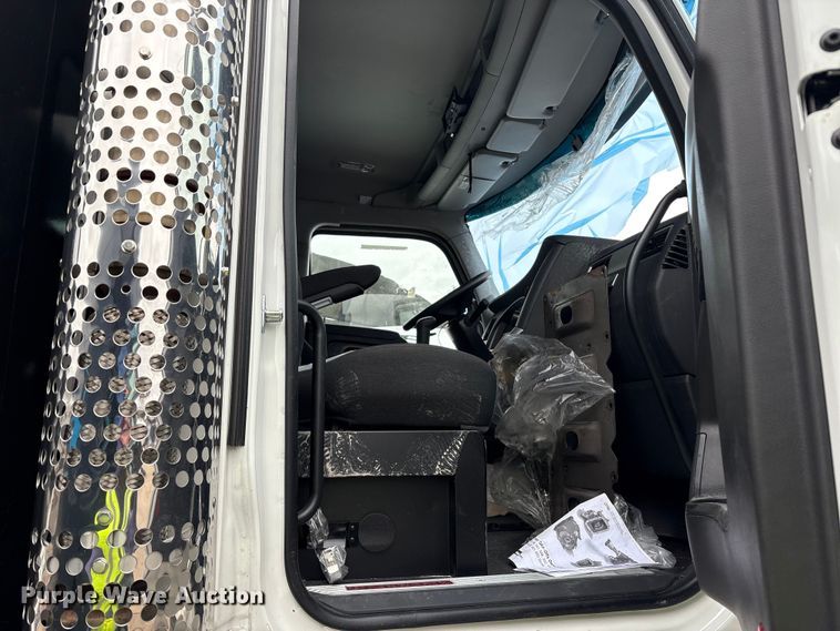 image for item YA1627 2025 Kenworth  T880 dump truck