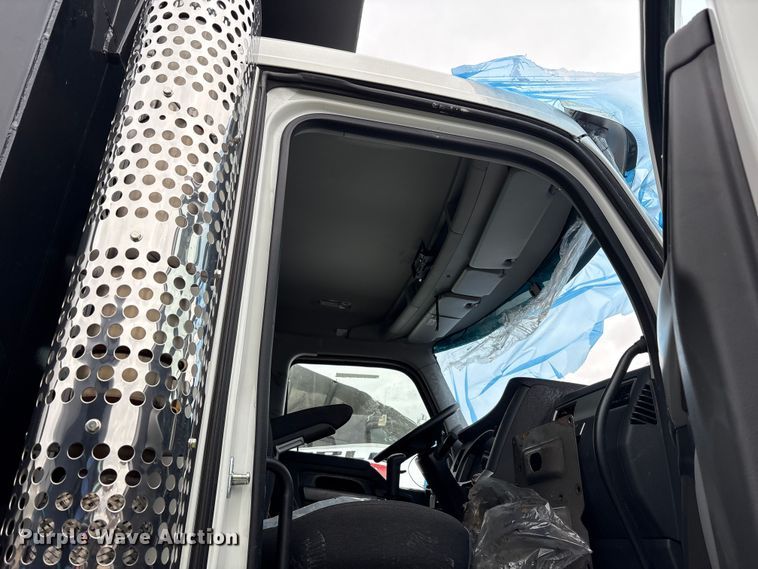 image for item YA1627 2025 Kenworth  T880 dump truck