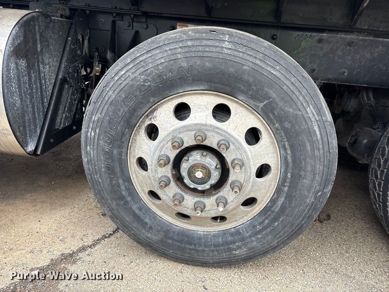 image for item YA1627 2025 Kenworth  T880 dump truck