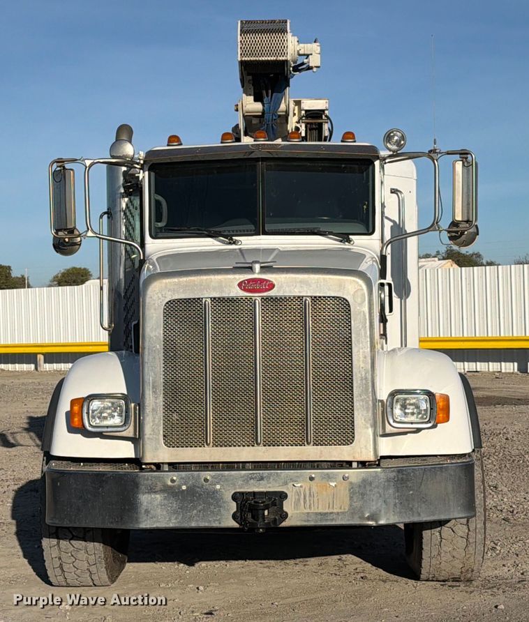 image for item YA1640 2014 Peterbilt 365 crane truck