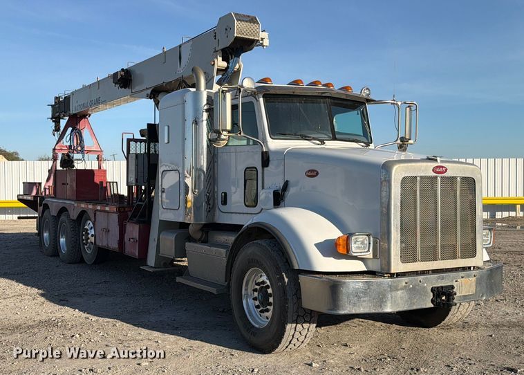 image for item YA1640 2014 Peterbilt 365 crane truck