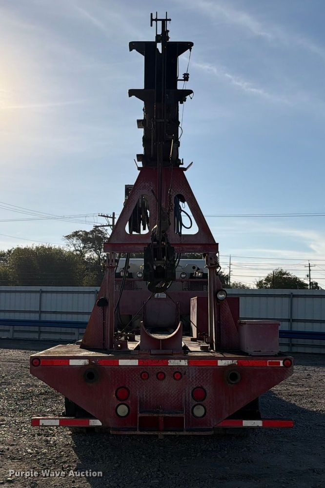 image for item YA1640 2014 Peterbilt 365 crane truck