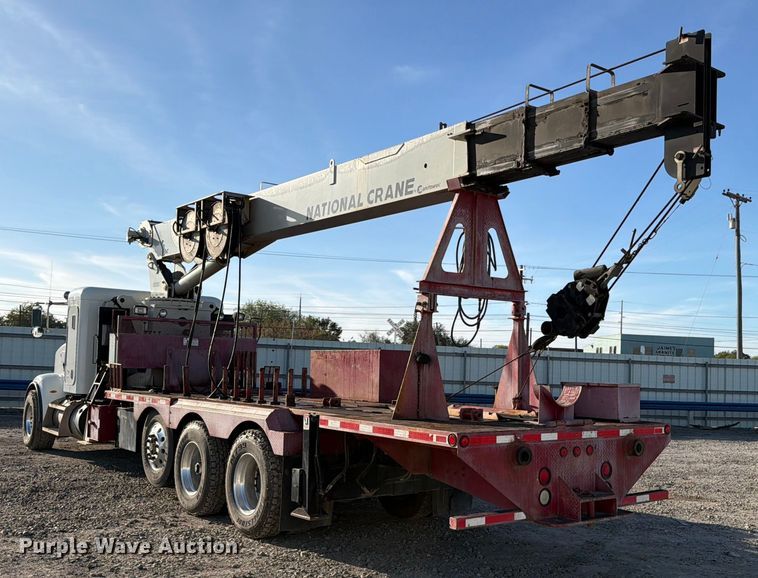 image for item YA1640 2014 Peterbilt 365 crane truck