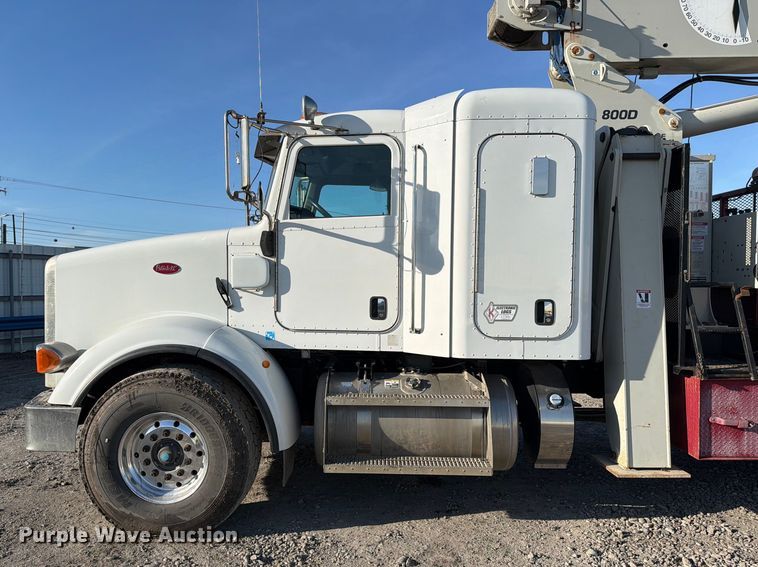 image for item YA1640 2014 Peterbilt 365 crane truck