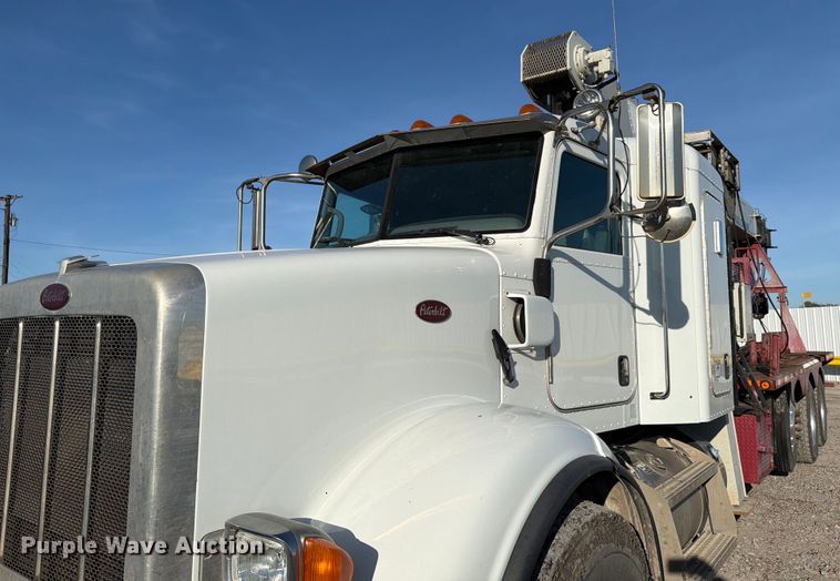 image for item YA1640 2014 Peterbilt 365 crane truck