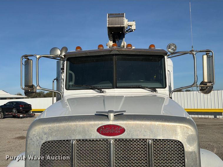 image for item YA1640 2014 Peterbilt 365 crane truck