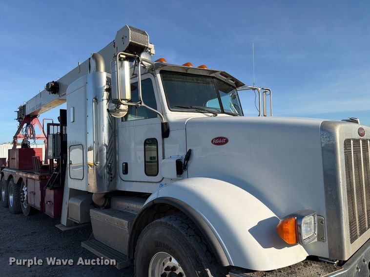 image for item YA1640 2014 Peterbilt 365 crane truck