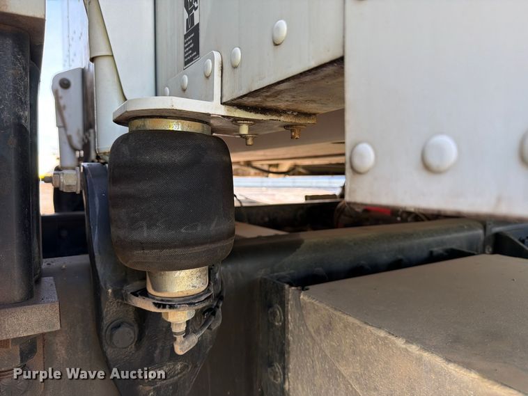 image for item YA1640 2014 Peterbilt 365 crane truck