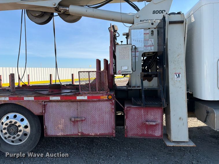 image for item YA1640 2014 Peterbilt 365 crane truck