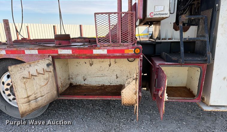 image for item YA1640 2014 Peterbilt 365 crane truck