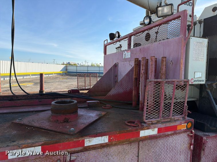 image for item YA1640 2014 Peterbilt 365 crane truck