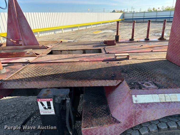 image for item YA1640 2014 Peterbilt 365 crane truck