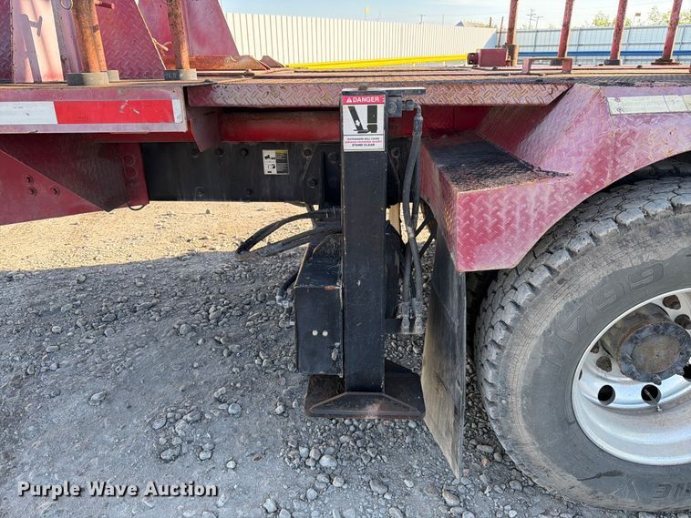 image for item YA1640 2014 Peterbilt 365 crane truck