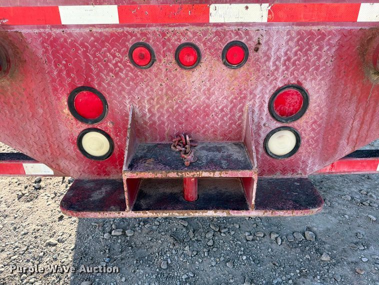 image for item YA1640 2014 Peterbilt 365 crane truck