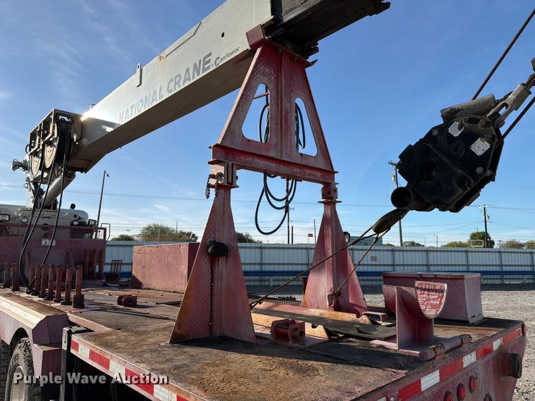 image for item YA1640 2014 Peterbilt 365 crane truck