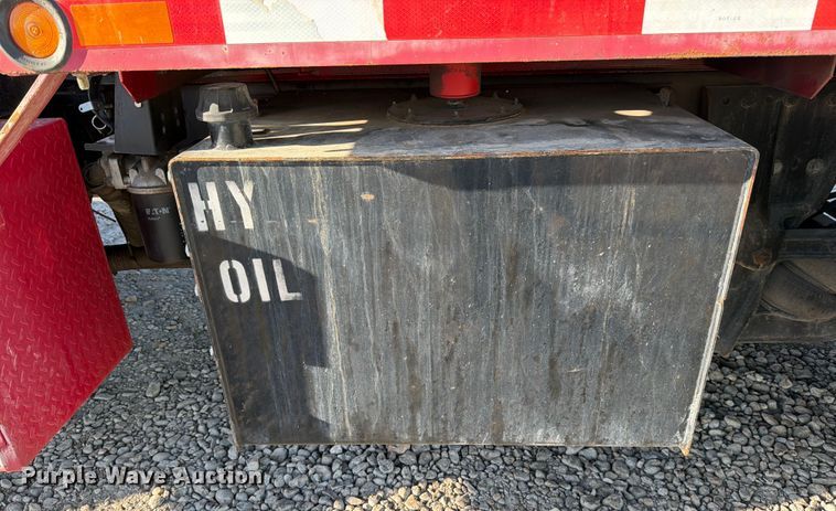 image for item YA1640 2014 Peterbilt 365 crane truck