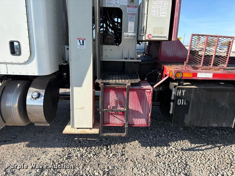 image for item YA1640 2014 Peterbilt 365 crane truck