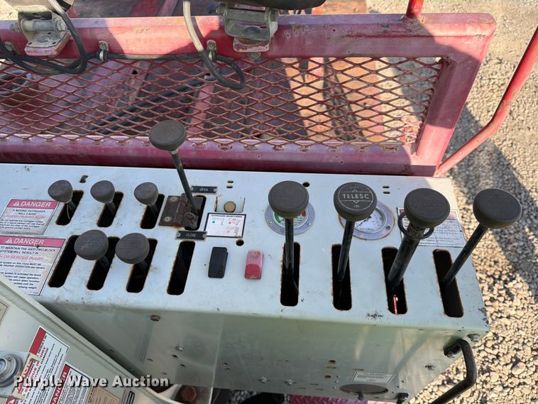 image for item YA1640 2014 Peterbilt 365 crane truck