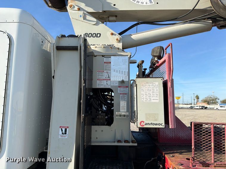 image for item YA1640 2014 Peterbilt 365 crane truck