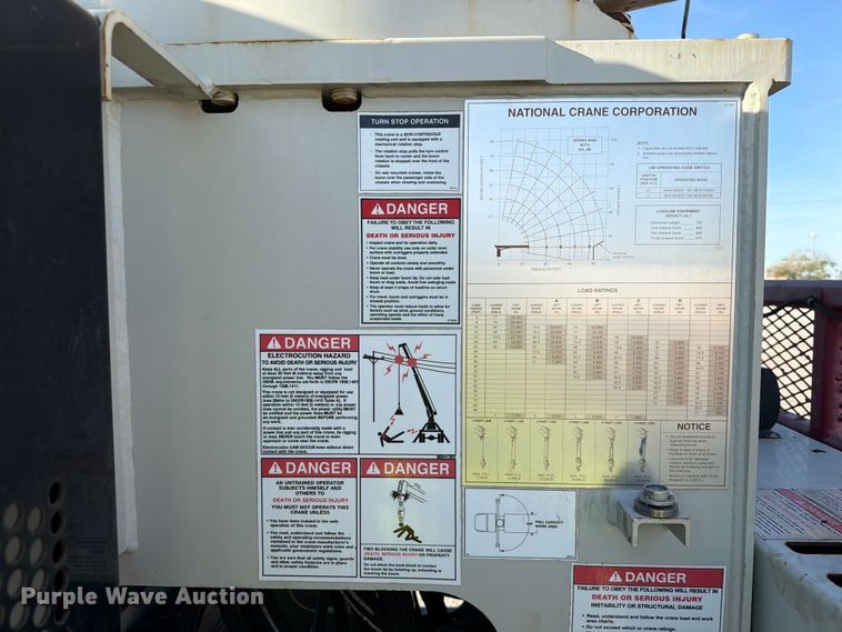 image for item YA1640 2014 Peterbilt 365 crane truck