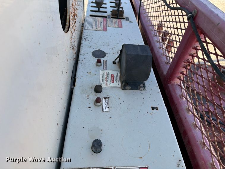 image for item YA1640 2014 Peterbilt 365 crane truck