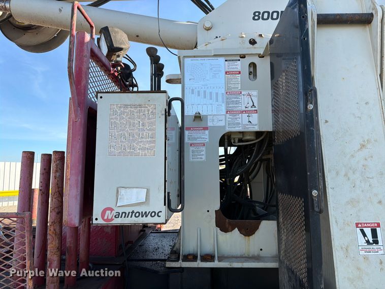 image for item YA1640 2014 Peterbilt 365 crane truck