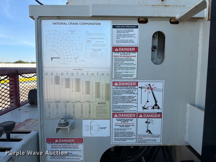 image for item YA1640 2014 Peterbilt 365 crane truck