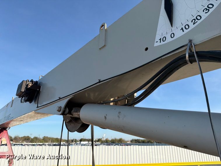 image for item YA1640 2014 Peterbilt 365 crane truck