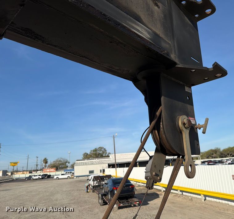 image for item YA1640 2014 Peterbilt 365 crane truck