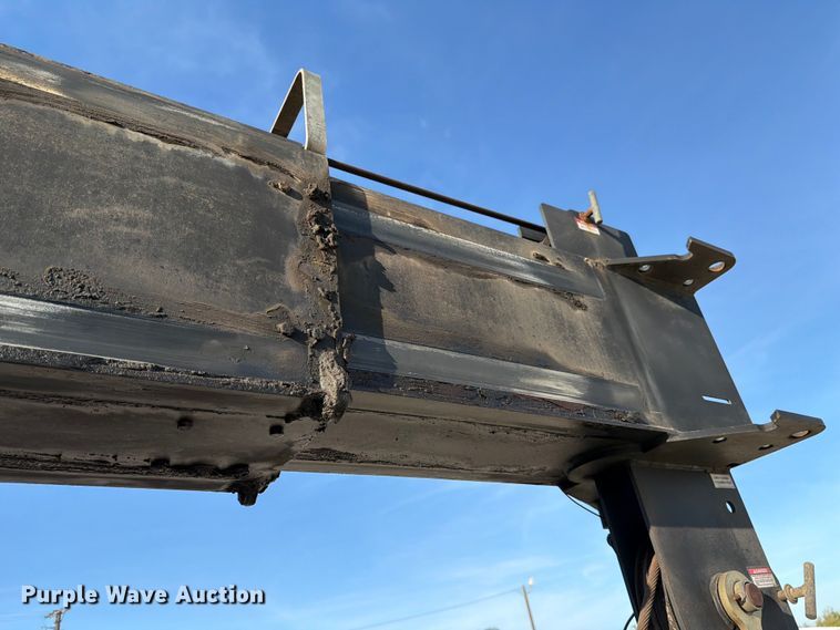 image for item YA1640 2014 Peterbilt 365 crane truck