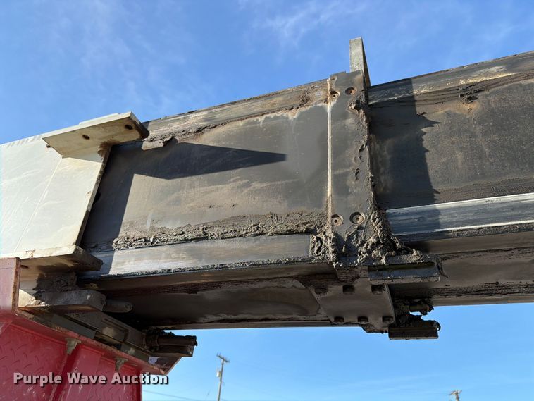 image for item YA1640 2014 Peterbilt 365 crane truck