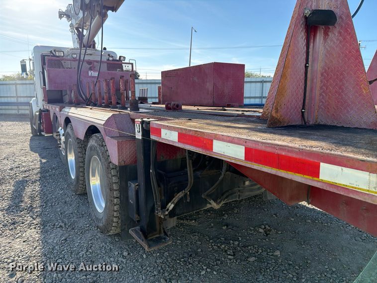 image for item YA1640 2014 Peterbilt 365 crane truck