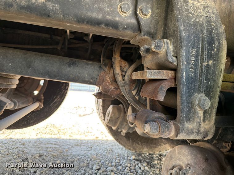 image for item YA1640 2014 Peterbilt 365 crane truck