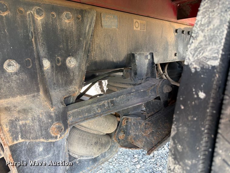 image for item YA1640 2014 Peterbilt 365 crane truck