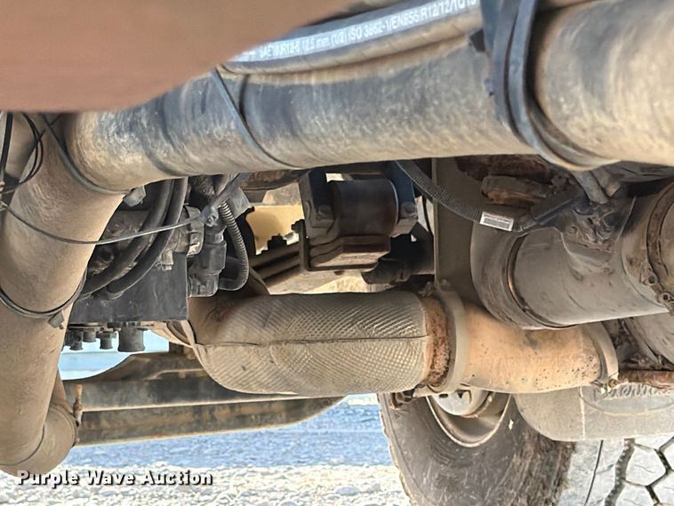 image for item YA1640 2014 Peterbilt 365 crane truck