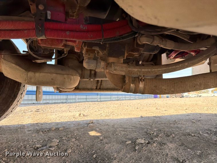 image for item YA1640 2014 Peterbilt 365 crane truck