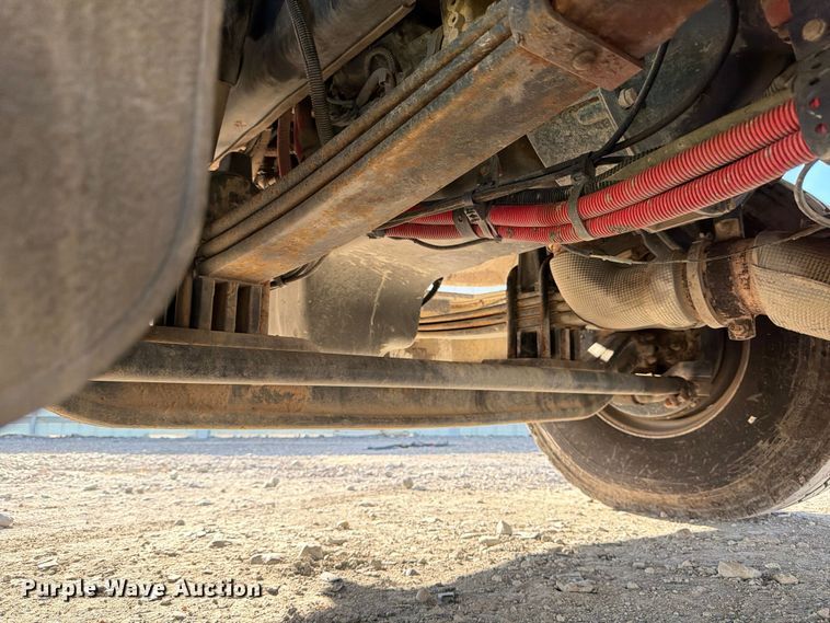 image for item YA1640 2014 Peterbilt 365 crane truck