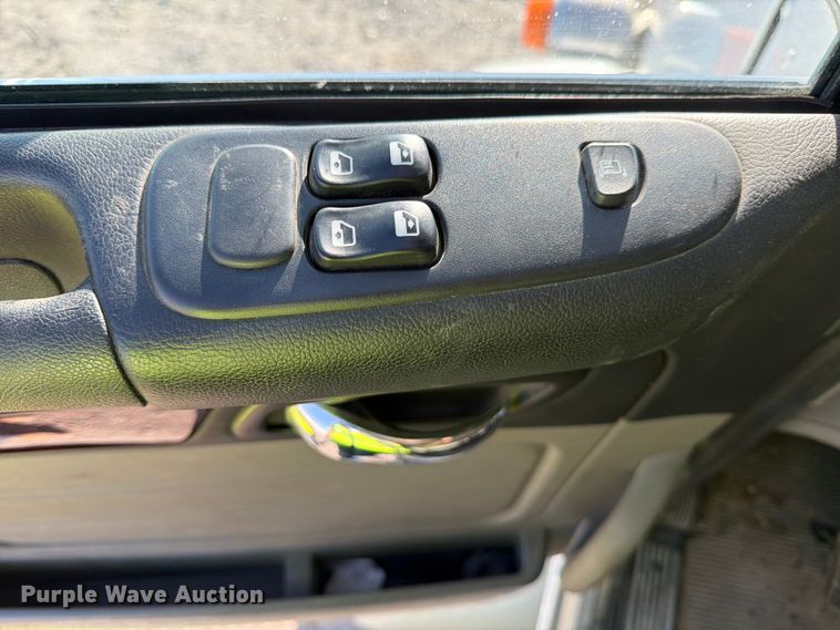 image for item YA1640 2014 Peterbilt 365 crane truck