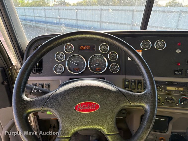 image for item YA1640 2014 Peterbilt 365 crane truck